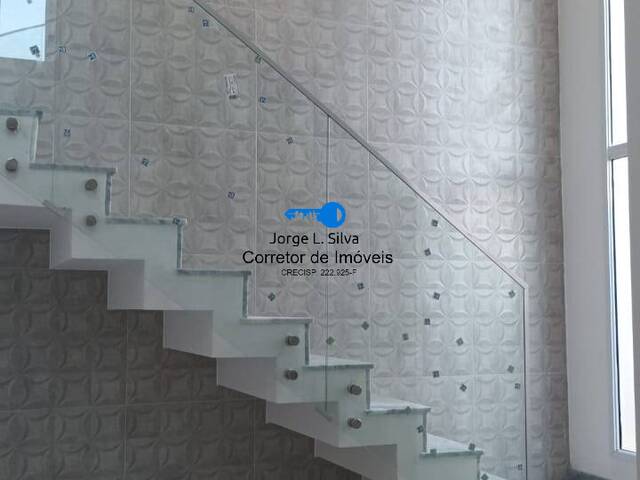 Sobrado para Venda em Cajamar - 3