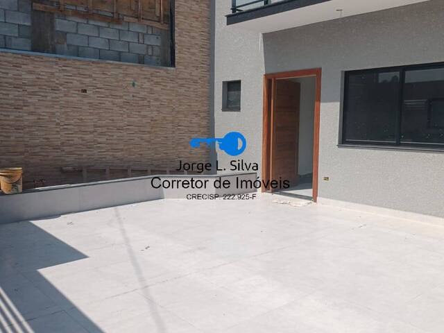 Sobrado para Venda em Cajamar - 4