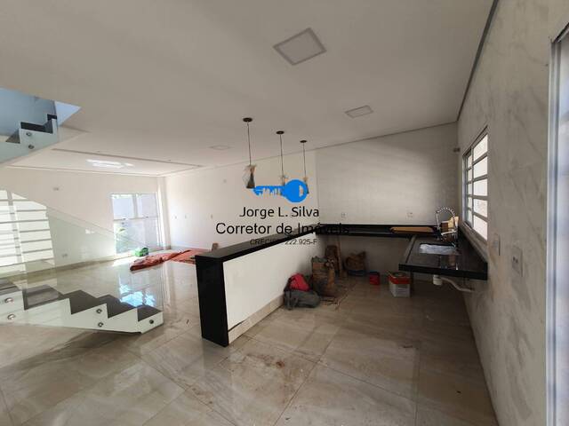 Sobrado para Venda em Cajamar - 4