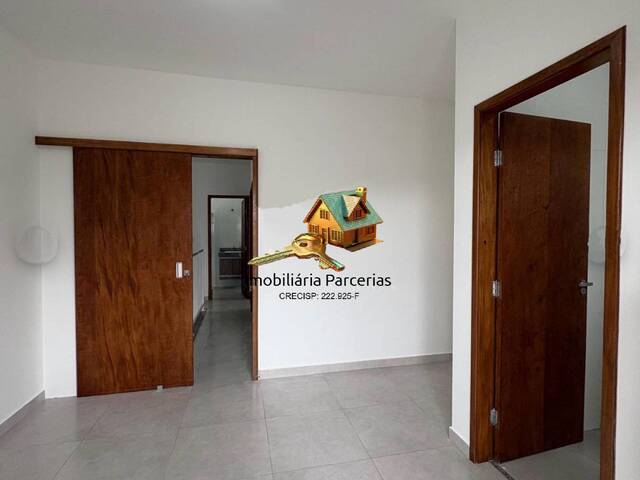 Sobrado para Venda em Cajamar - 4