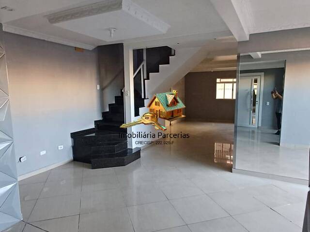 Sobrado para Venda em Cajamar - 3