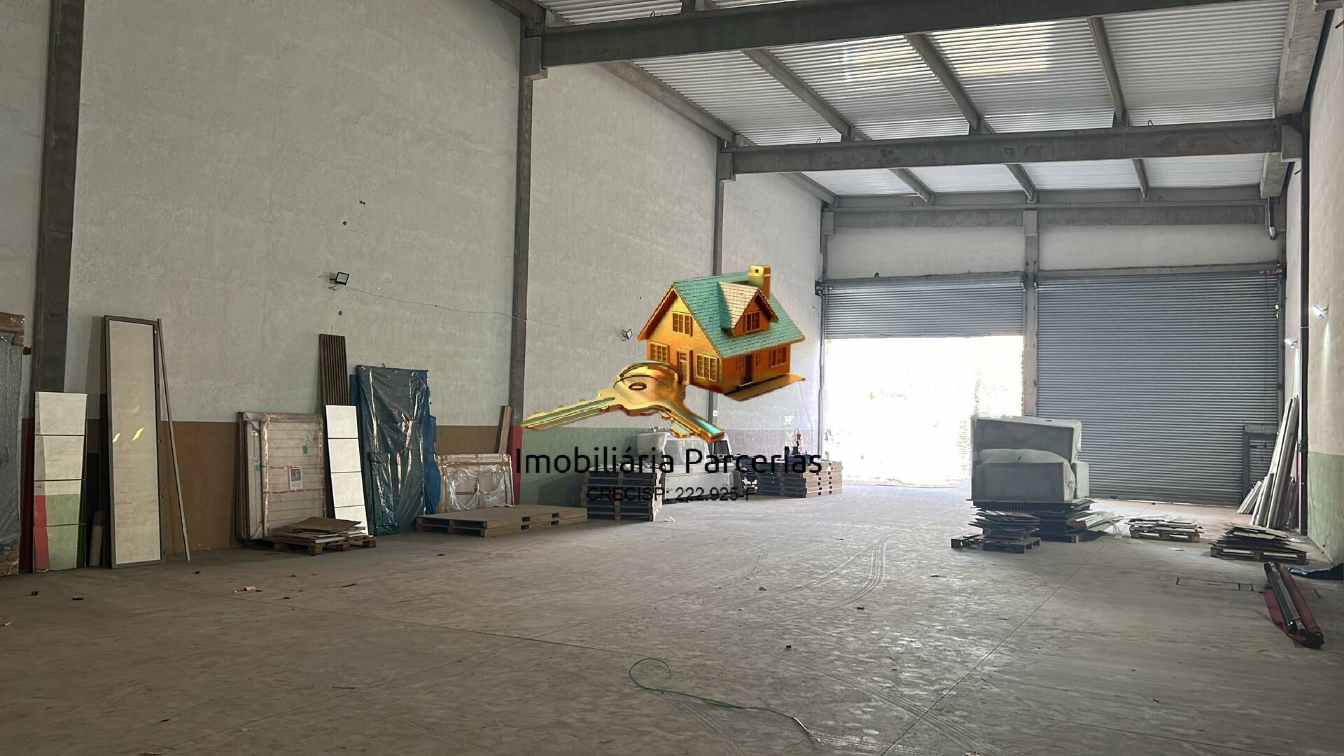 Galpão Comercial com 480m2 Coberto +300m2 aberto fundos na Av. Tenente !