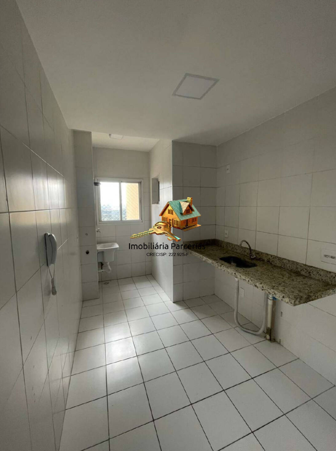 Apartamento 3 Dormitórios 1 Suíte com varanda 10m de Alphaville Térreo !
