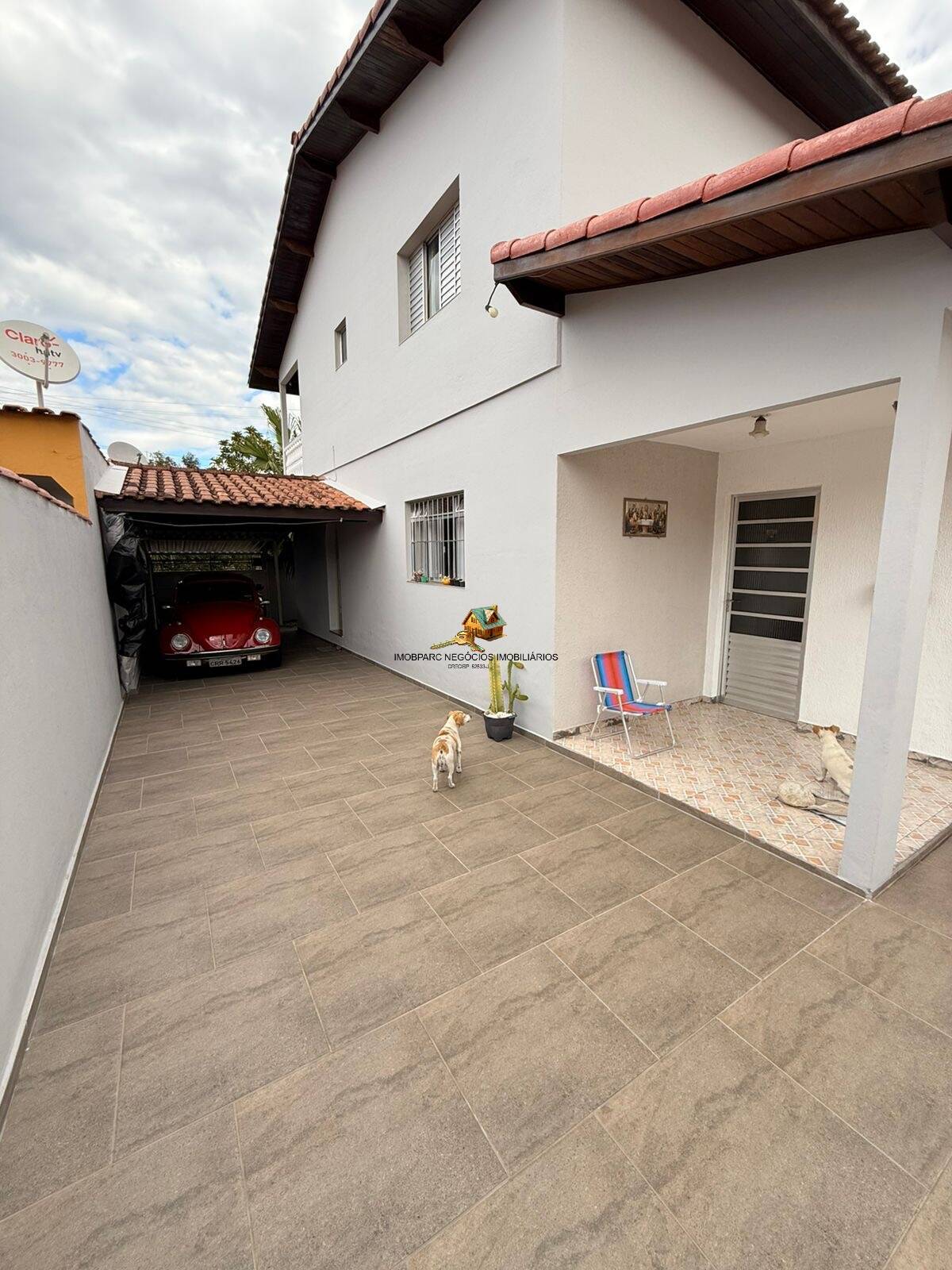 Sobrado em Lavrinhas/SP 4 Dormitórios 1 Suíte vaga 6 carros com Terraço !