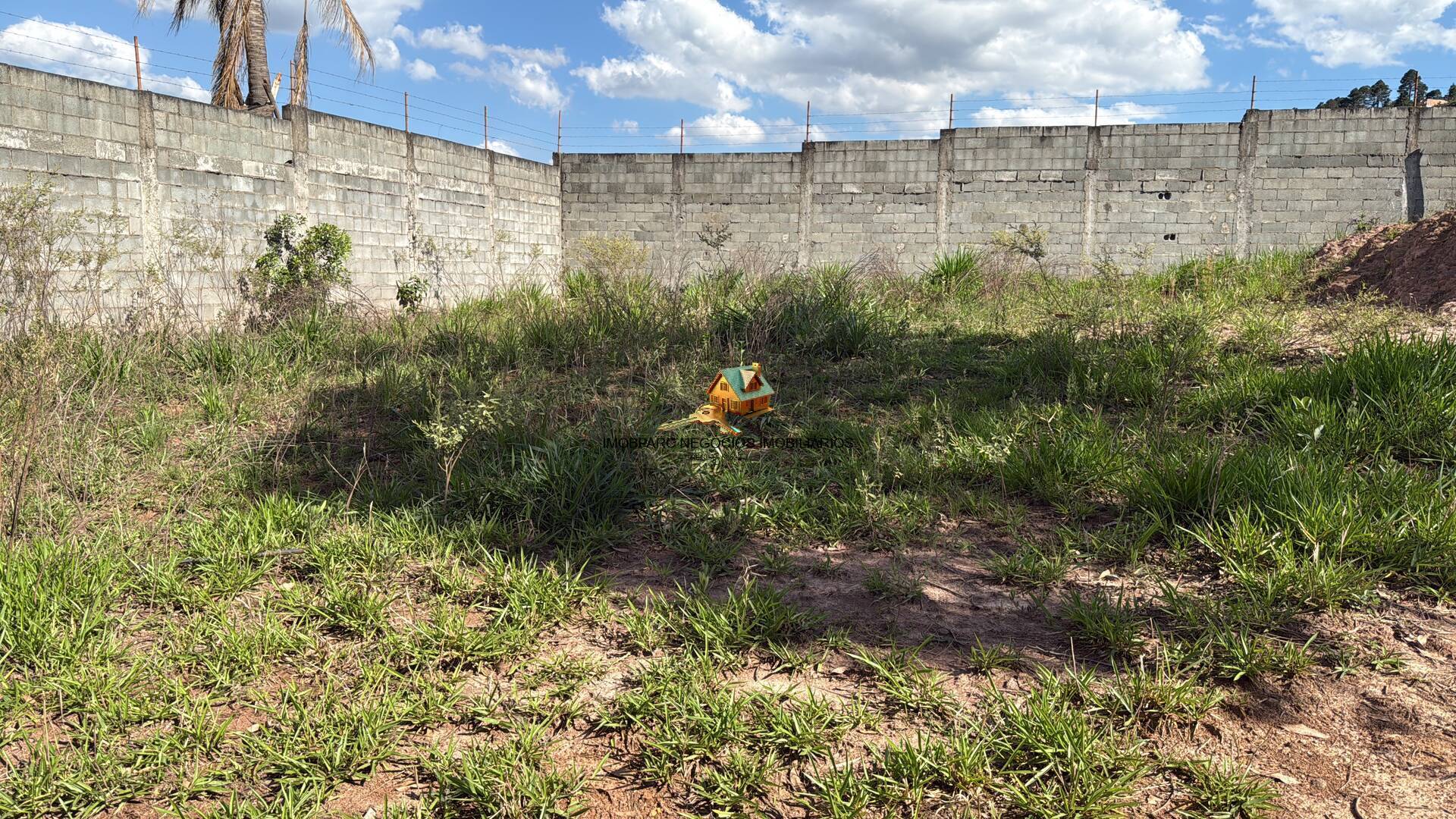 Terreno com 655m2 16,75m de frente X 40m de comprimento Santana de Parnaiba