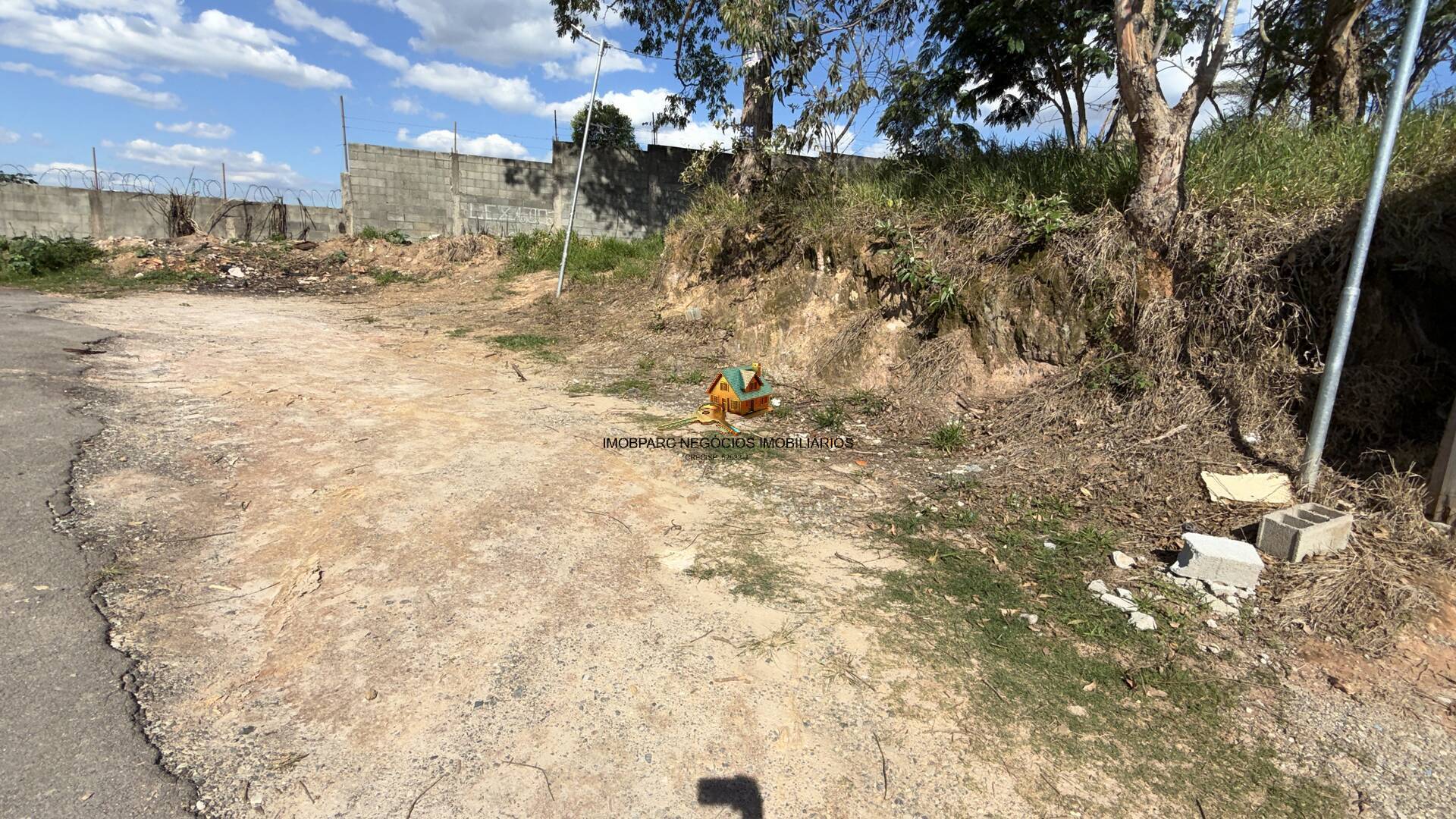 Terreno com 655m2 16,75m de frente X 40m de comprimento Santana de Parnaiba