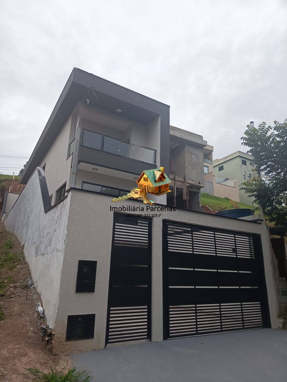 Sobrado 3 Suites 4 vagas de carro 2 coberta 2 descoberta, Jacuzzi 6 pessoas