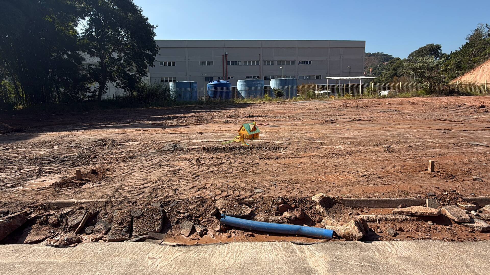 Terreno no  Condomínio Jardim das Flores 160m2 !